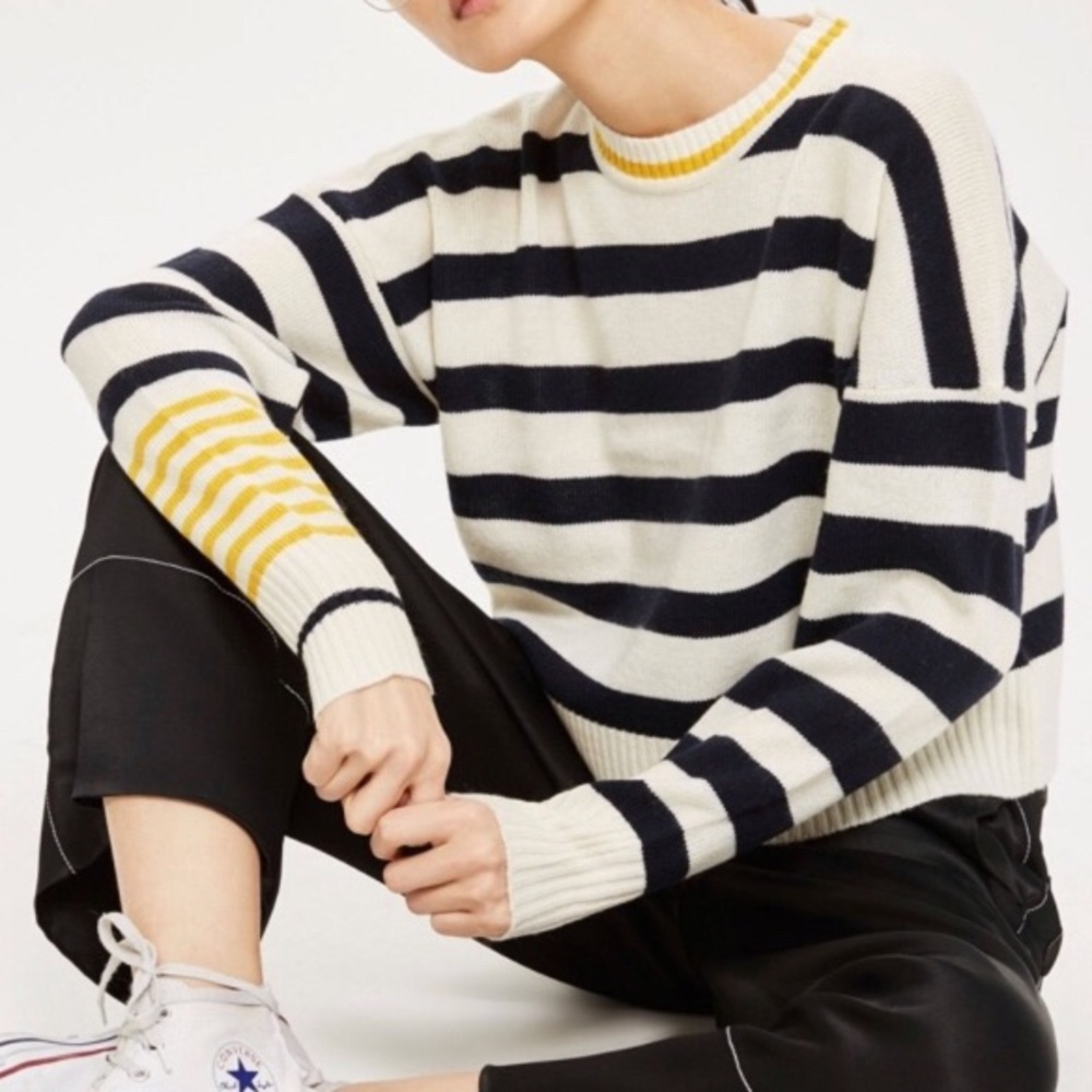 Topshop Black and White Striped Sweater with Yellow Accents

Reposh 💛